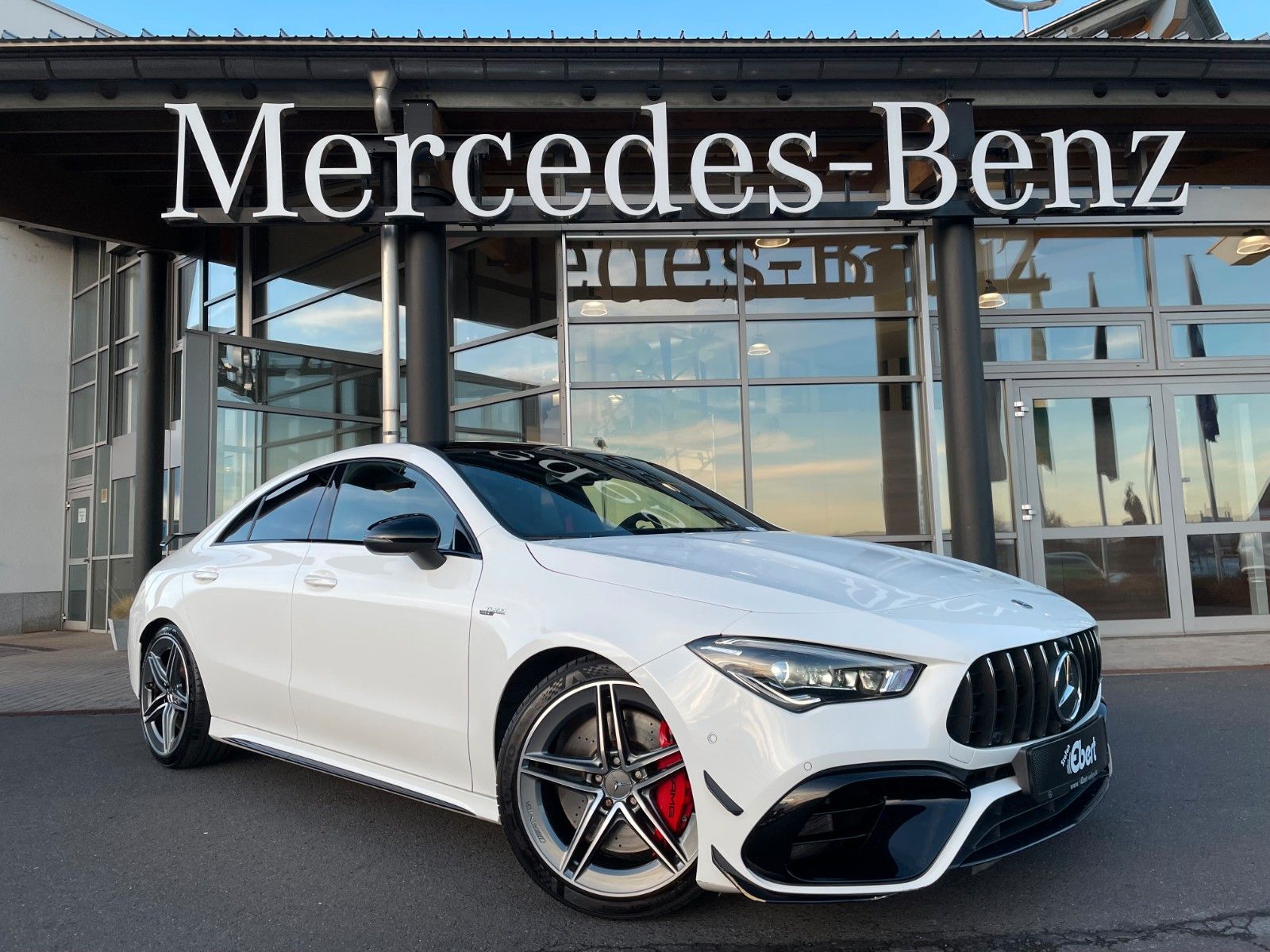 Fahrzeugabbildung Mercedes-Benz CLA 45 S AMG+Aero+Pano+HUD+Burm+Memory+MultiB