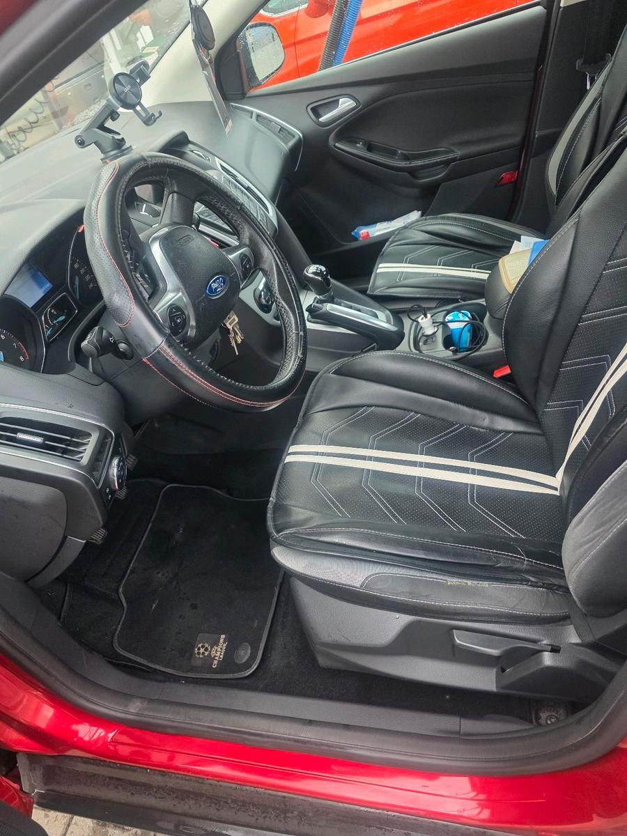 Ford Focus 2012 — photo 9