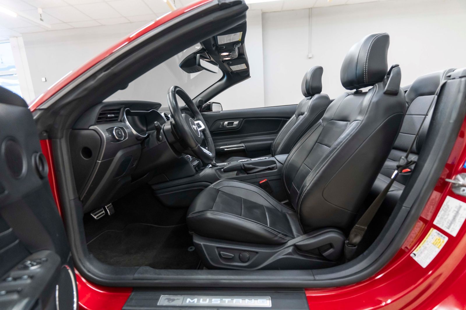 Fahrzeugabbildung Ford Mustang 2.3 HIGH PERFORMANCE ACC KAM TOTW LEDER