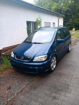 Opel Zafira A - Opel Zafira aus 2004 mit Diesel-Antrieb