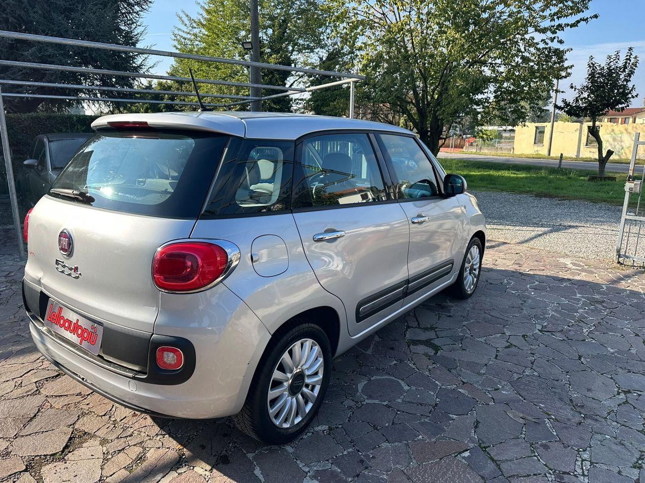 Fiat 500L 2015 — interior