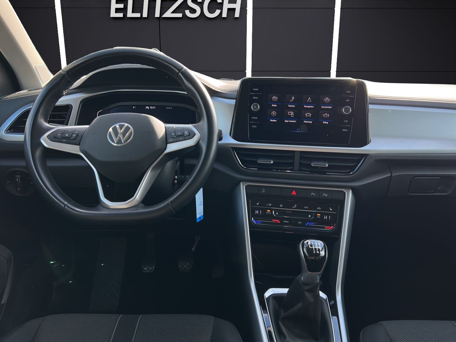 Fahrzeugabbildung Volkswagen T-Roc TSI Life LED Navi AID APP SH LM