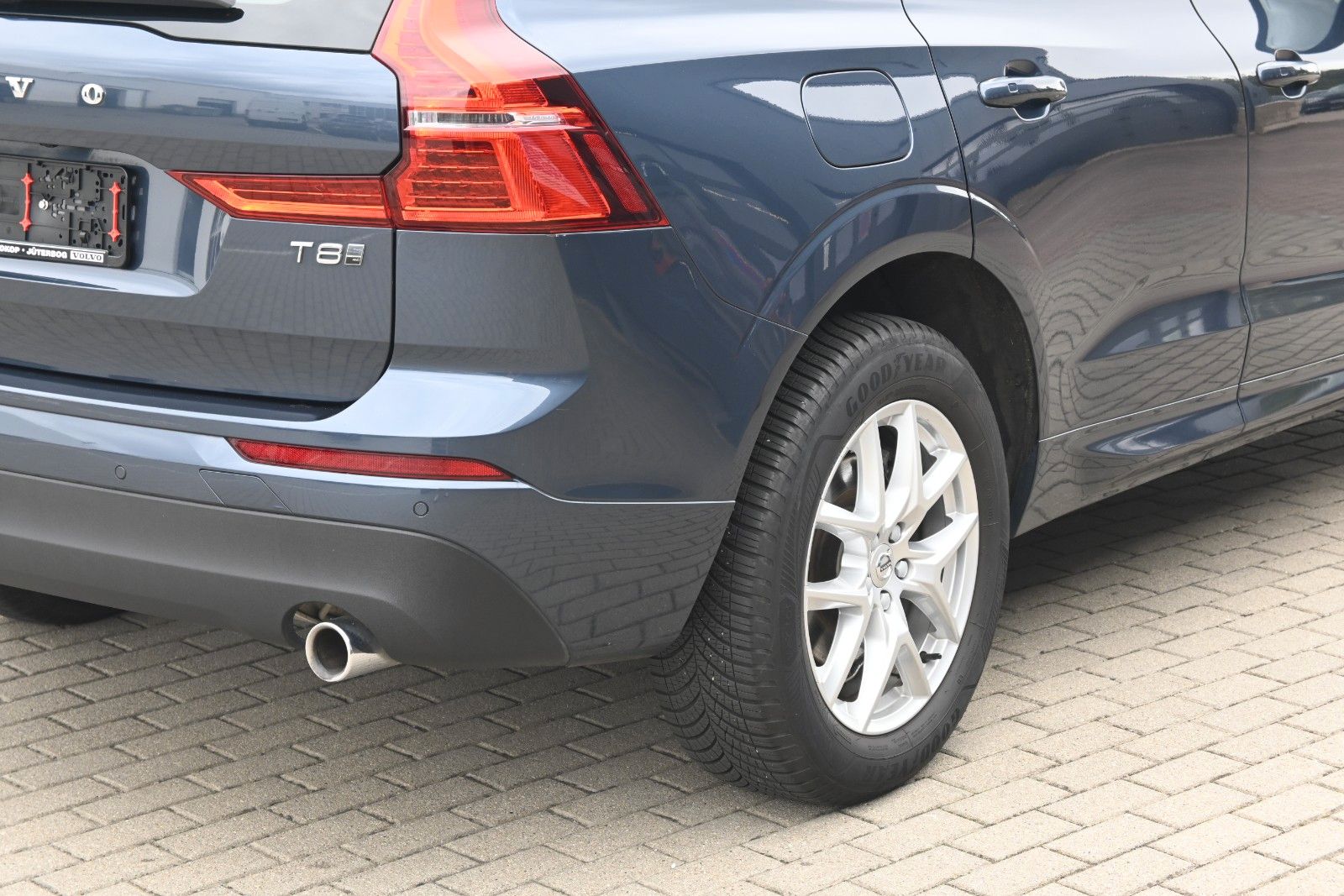 Fahrzeugabbildung Volvo XC60 T8 AWD Momentum Plug-In Hybrid*PANO*BLIS