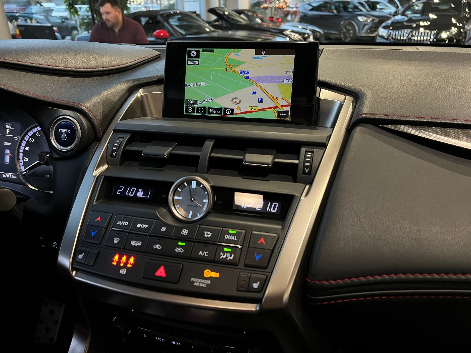 Fahrzeugabbildung Lexus NX 300h E-FOUR F Sport ACC HUD LEDER