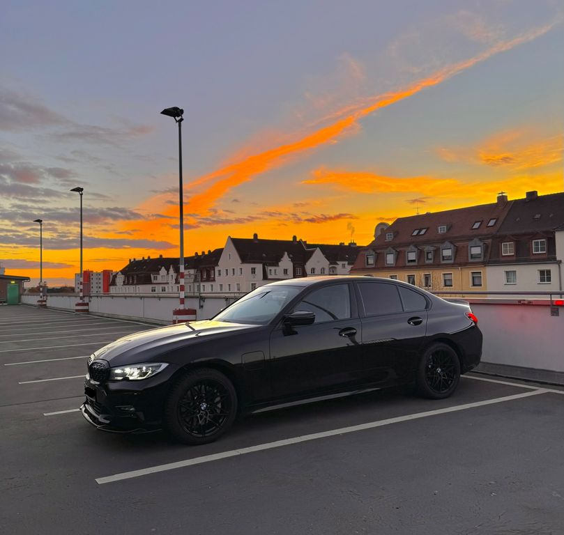 Image of BMW 330