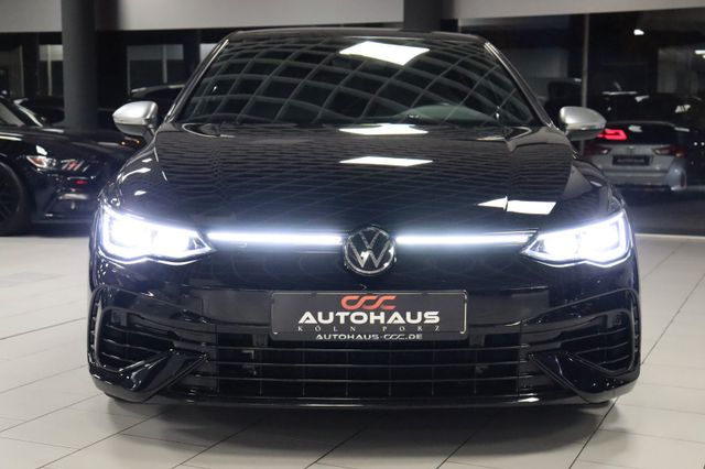 Fahrzeugabbildung Volkswagen Golf VIII Lim. R 4Motion|MATRIX|H/K|DCC|AMBIENTE