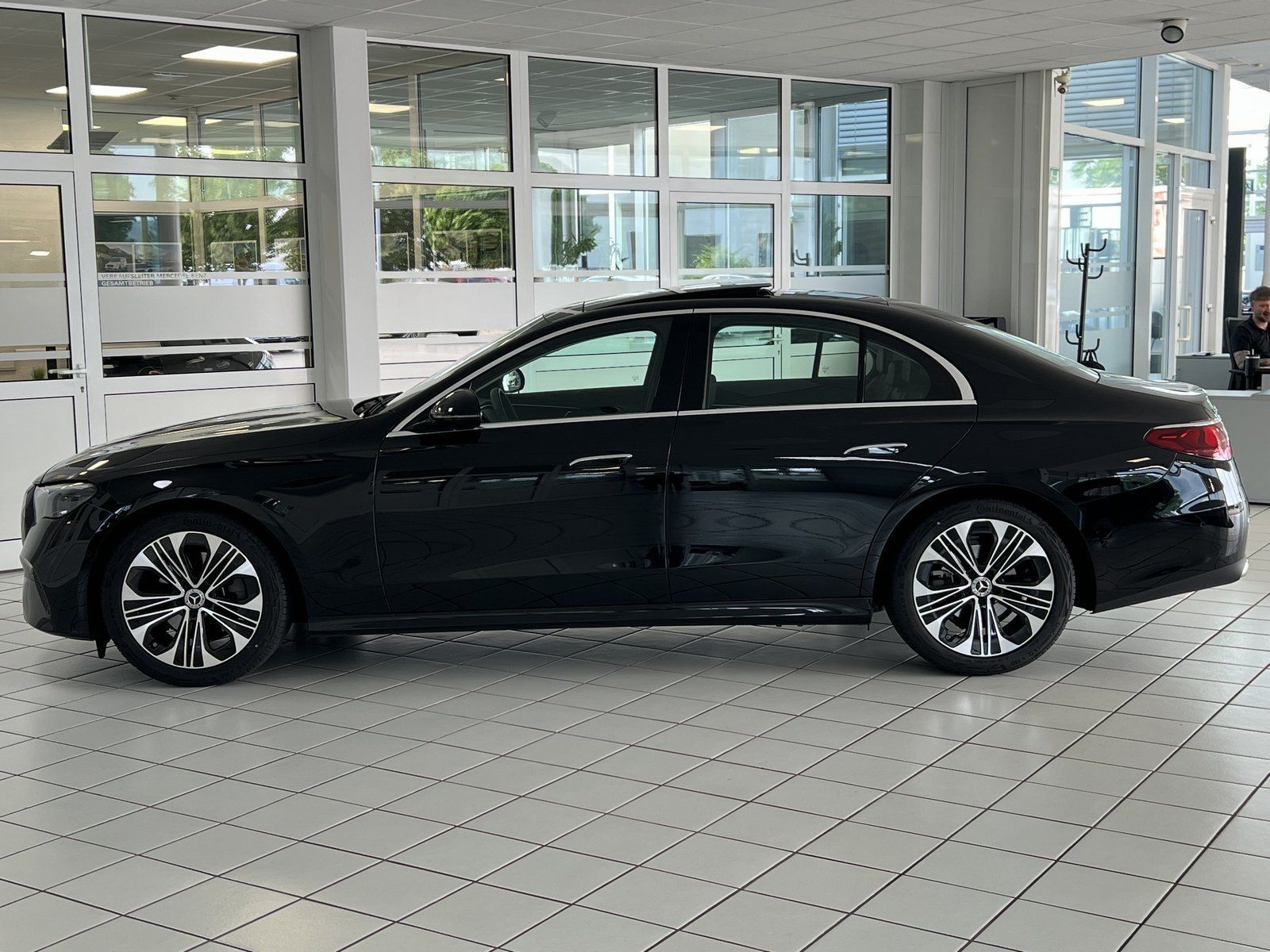 Mercedes-Benz E 220d AVANTGARDE Advanced Panorama - 10.000KM ! foto 4