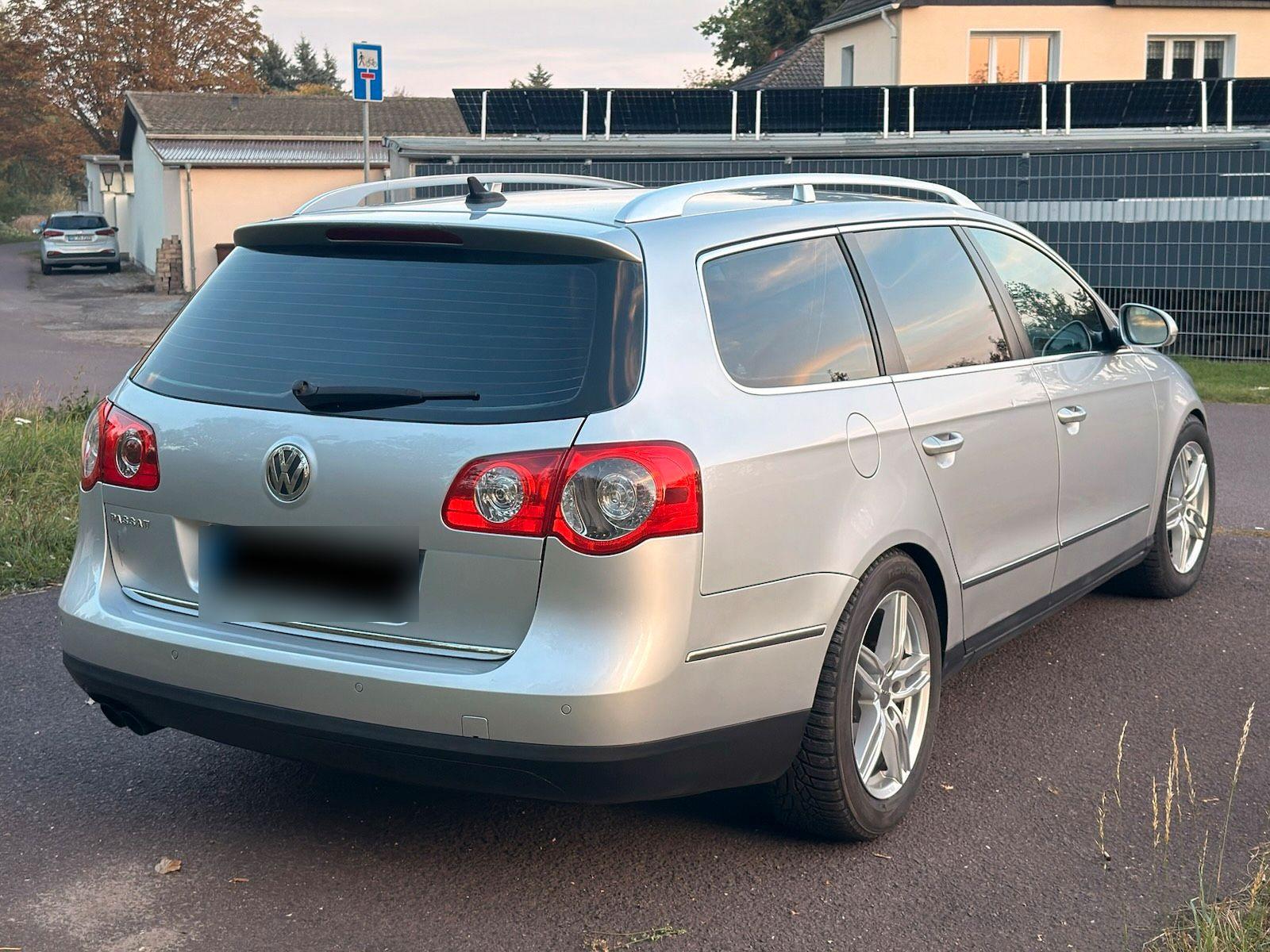 Volkswagen Passat 2010 — interior
