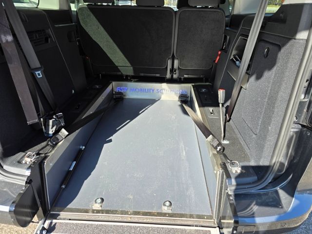 Fahrzeugabbildung Volkswagen Caddy Maxi Rollstuhlrampe behindertengerecht