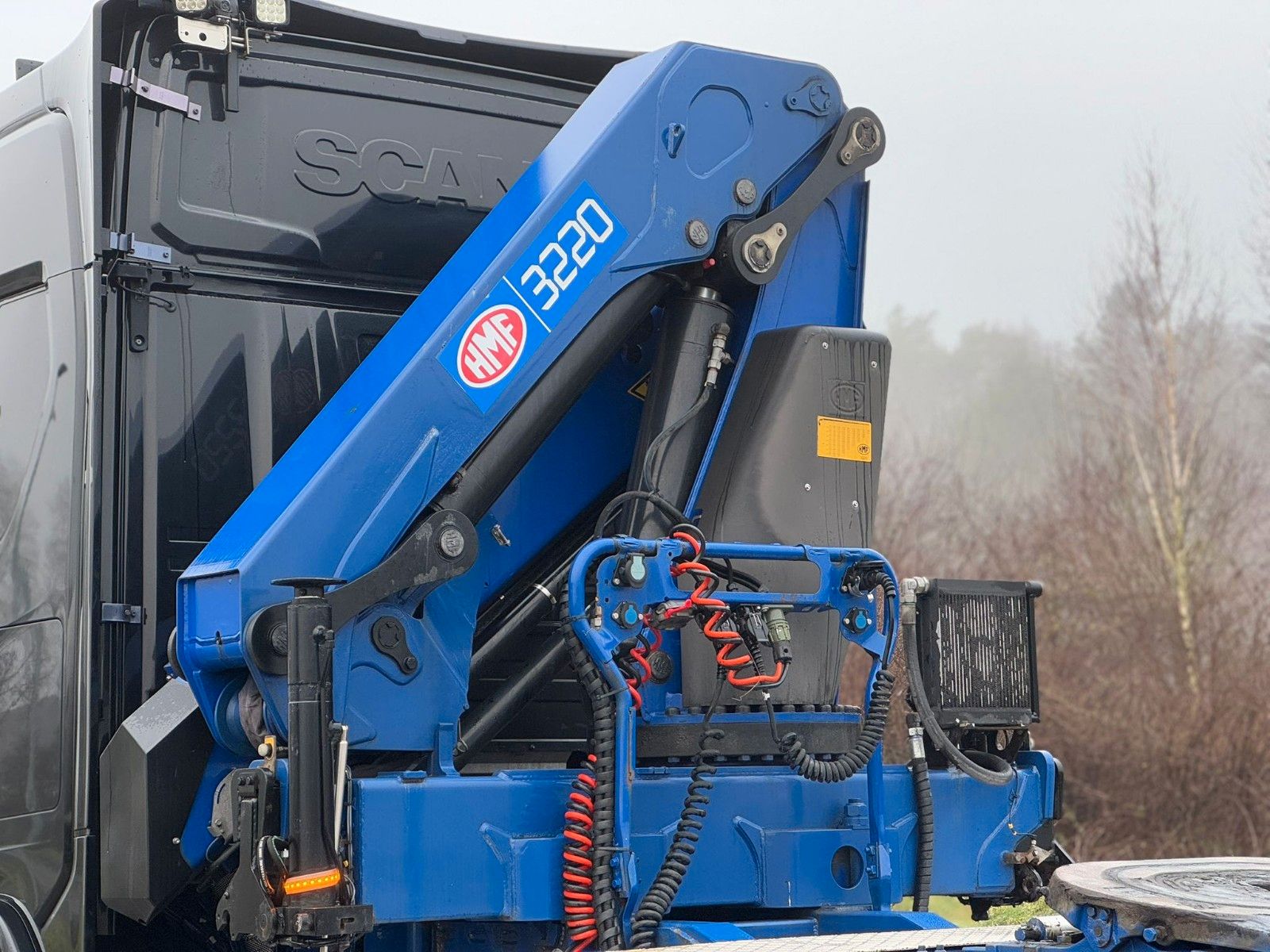 Fahrzeugabbildung Scania R580 V8 HMF 3220-K4 Kran Funk 66 t