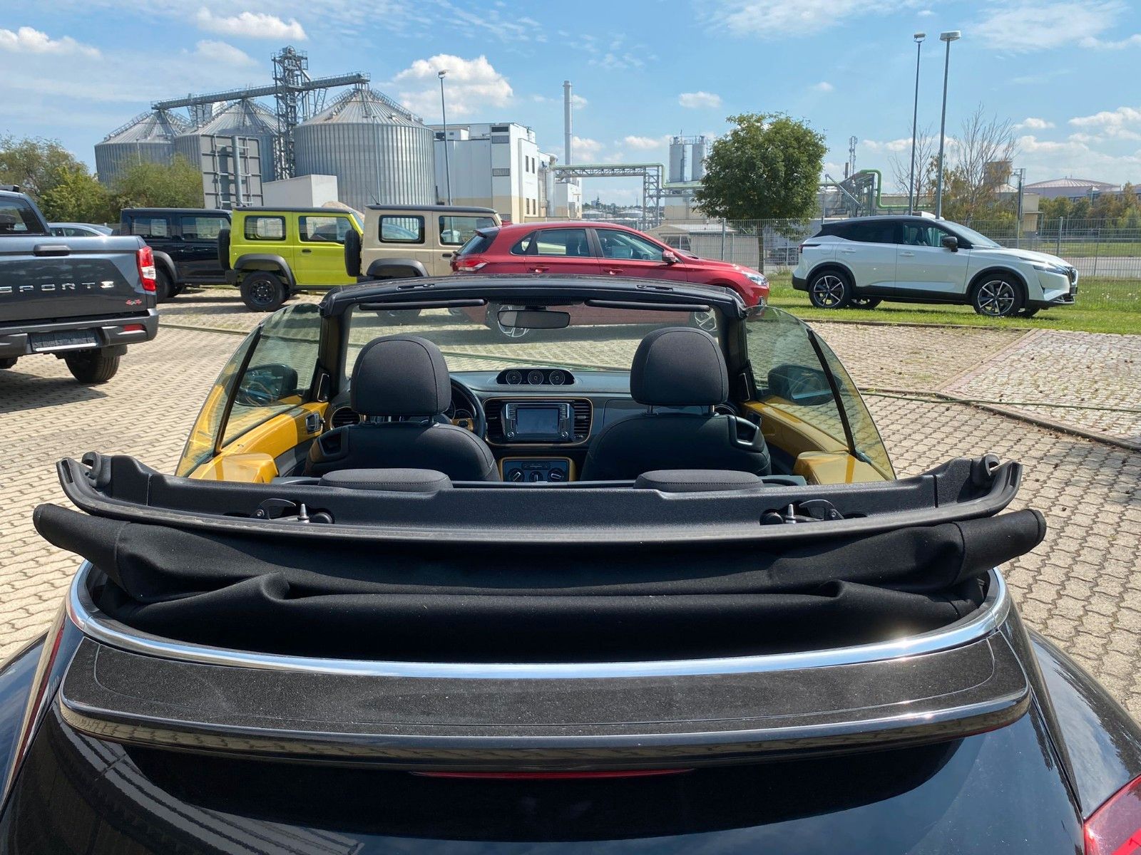 Fahrzeugabbildung Volkswagen Beetle Cabrio 2.0 TSI DSG R-Line SH+NAVI*FENDER