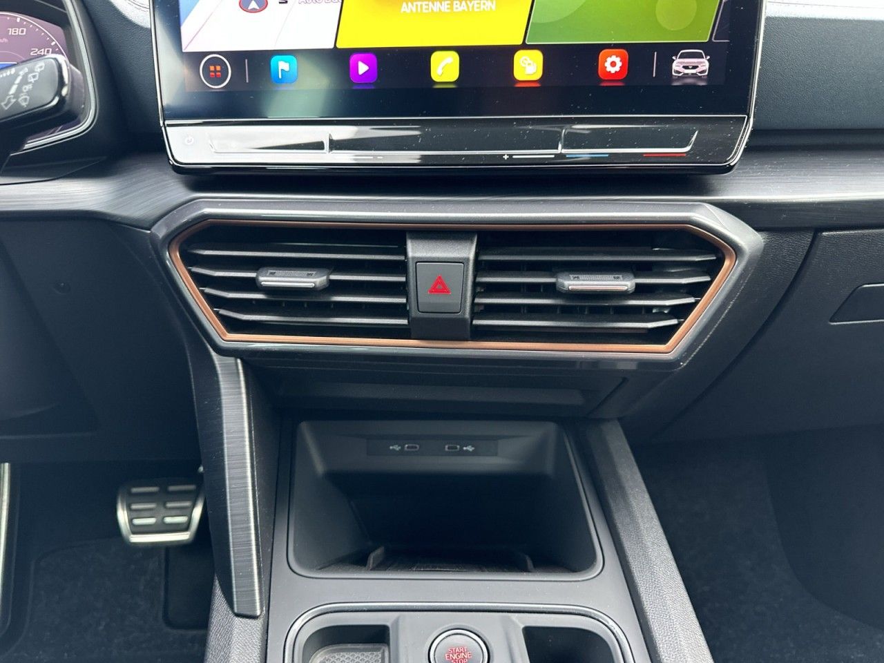 Fahrzeugabbildung CUPRA Leon VZ 2.0 TSI 221 kW (300 PS) 7-Gang-DSG