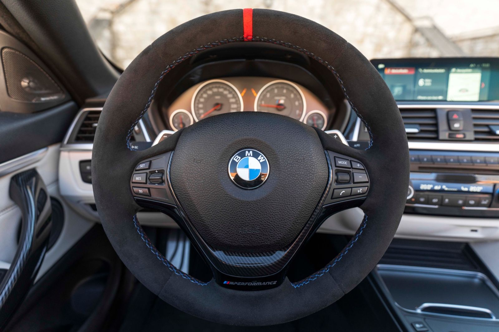Fahrzeugabbildung BMW 430I Cabrio M-PERFORMANCE HUD H&K KAM CARPLAY