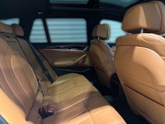 Fahrzeugabbildung BMW 530d Sport Line -- ACC/ Pano/ AHK/ STHZG/ 19LM