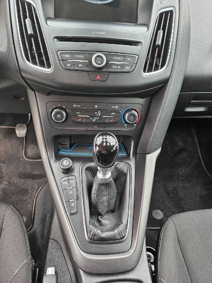 Fahrzeugabbildung Ford Focus Lim. Business