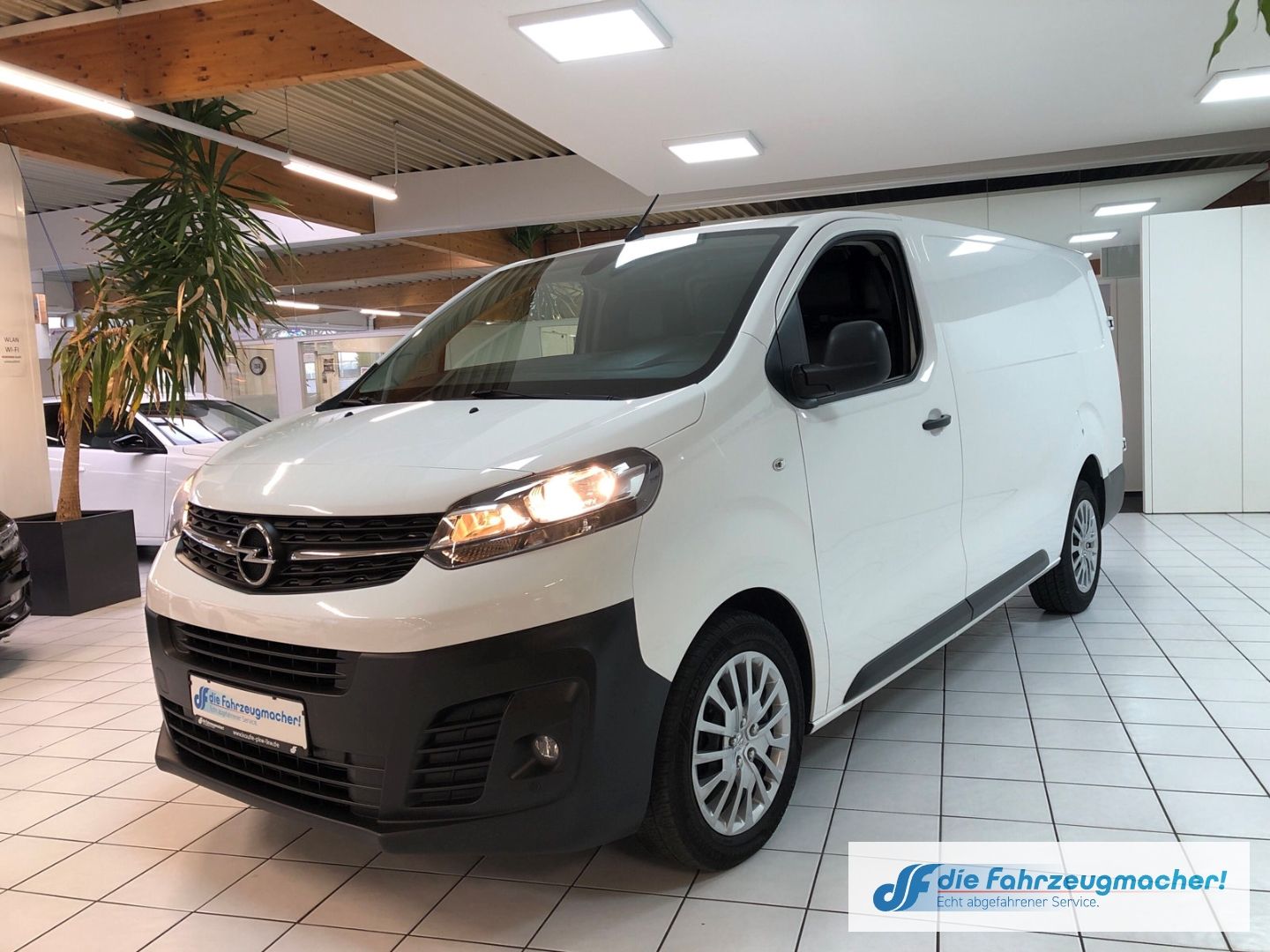 Fahrzeugabbildung Opel Vivaro Kasten Edition L 2.0 D EU6d Apple CarPlay