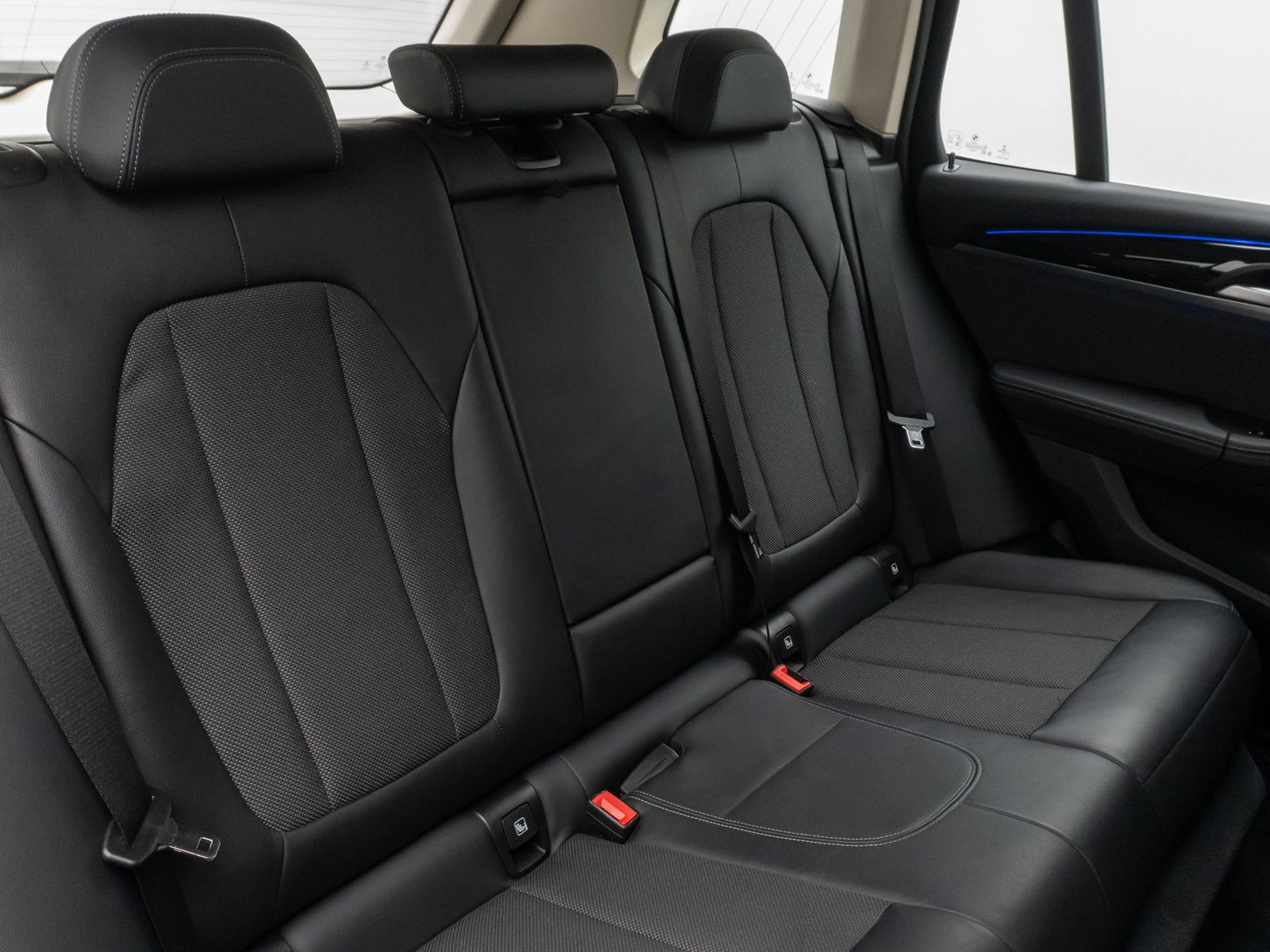 Fahrzeugabbildung BMW X3 xD20d xLine HUD DAB HiFi Lnkrhz Komfort Sport
