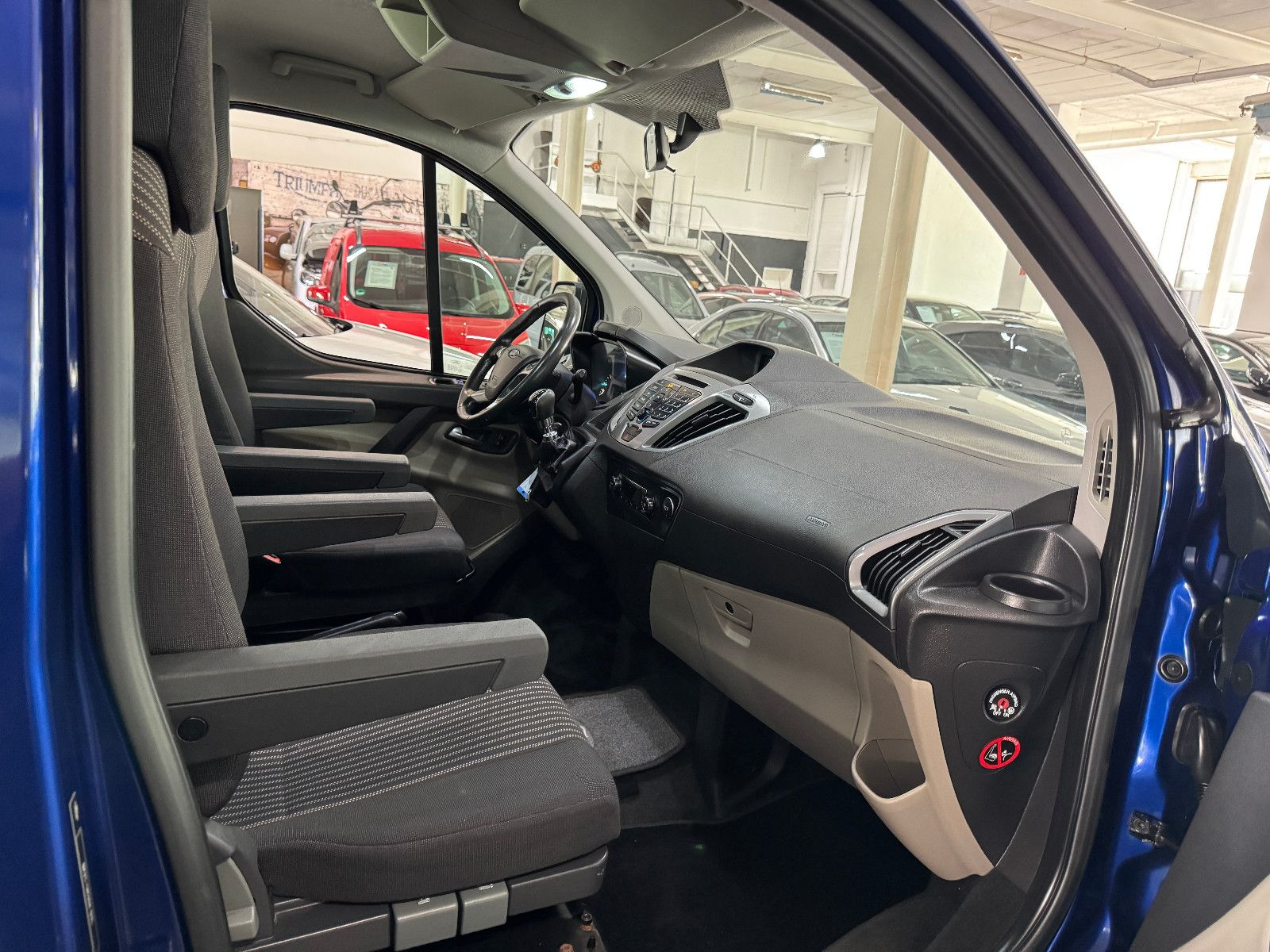 Fahrzeugabbildung Ford TOURNEO CUSTOM 2.2 TDCI WESTFALIA EUROLINE STHD