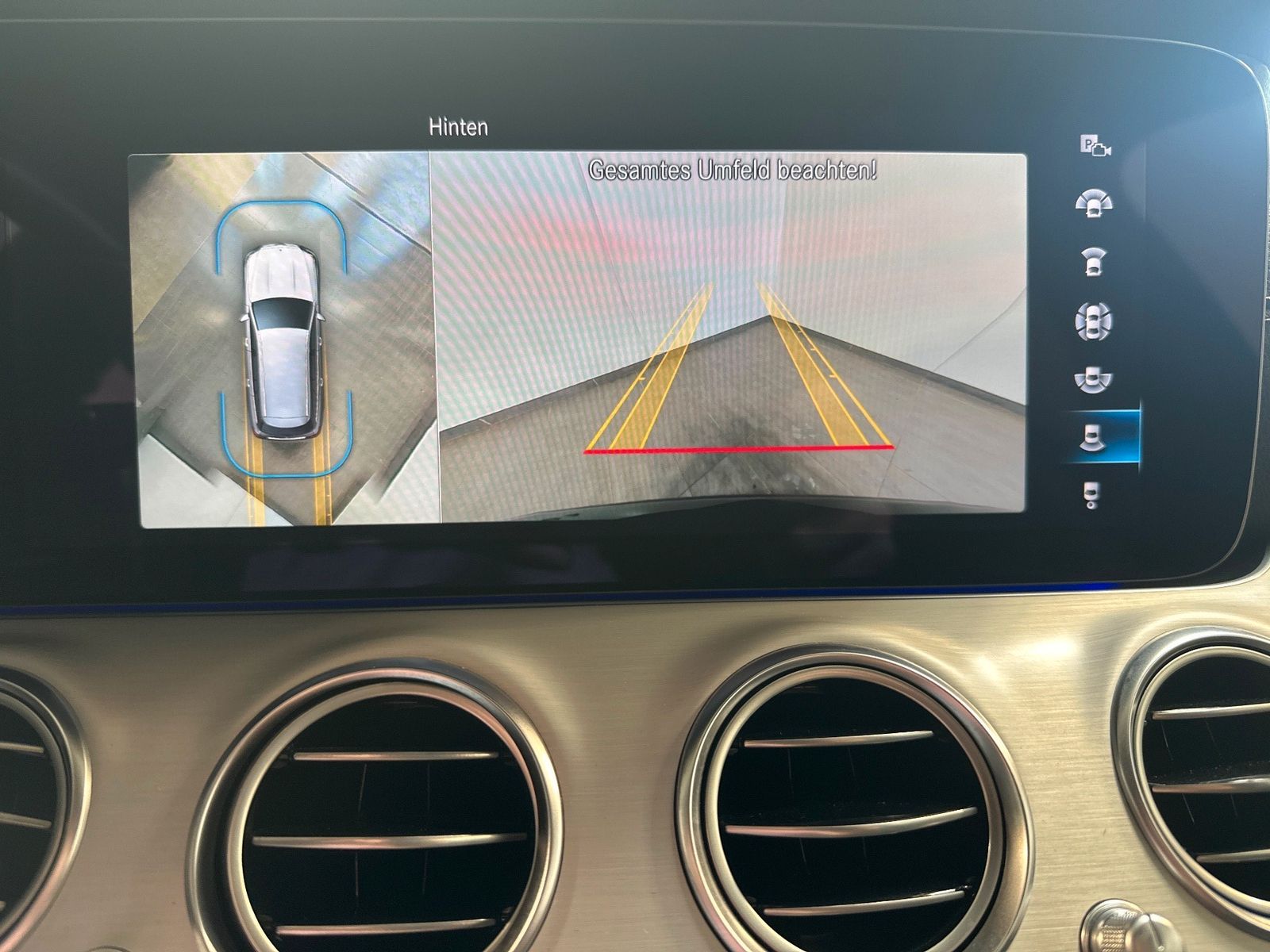 Fahrzeugabbildung Mercedes-Benz E 300 de T AMG Line NAV+LED+AHK+18ZO+360°