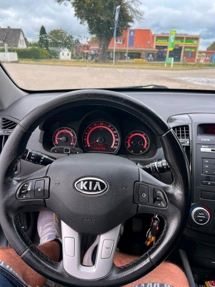 Kia  2010 — engine 116 HP (85kW)