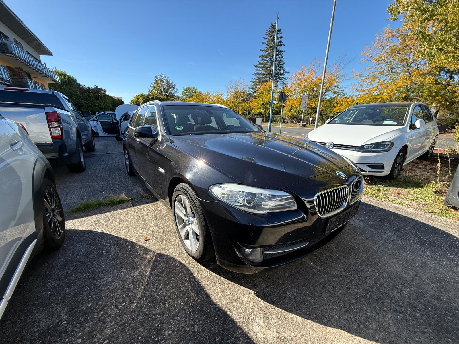 BMW 520 2011 — rear view