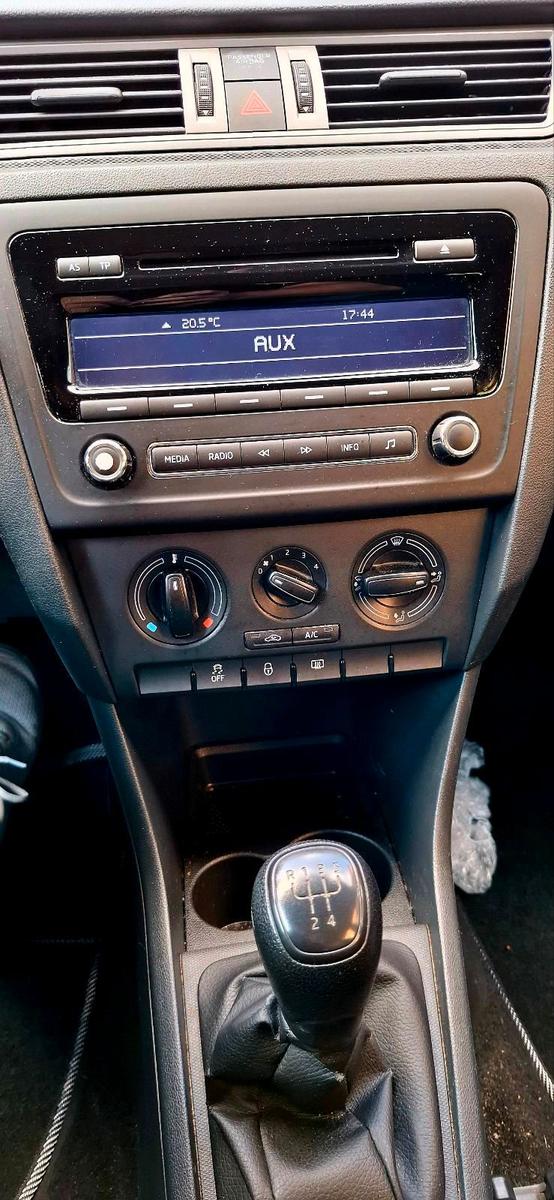 Skoda Rapid 2014 — photo 8