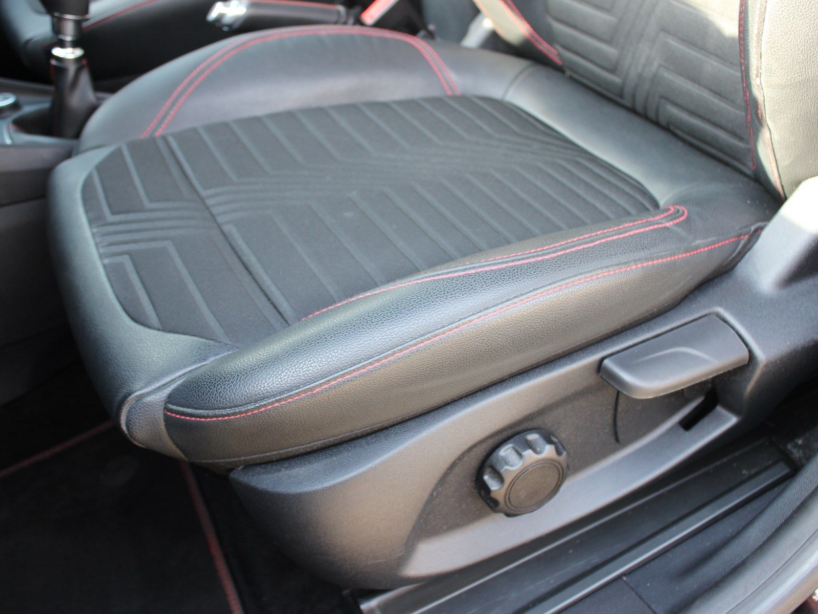 Fahrzeugabbildung Ford Puma ST-Line X 1,0 EcoBoost Mild Hybrid