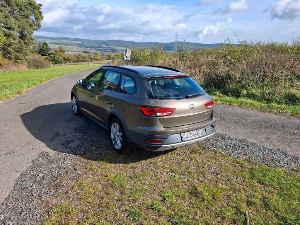 Seat Leon 2015 — rear view