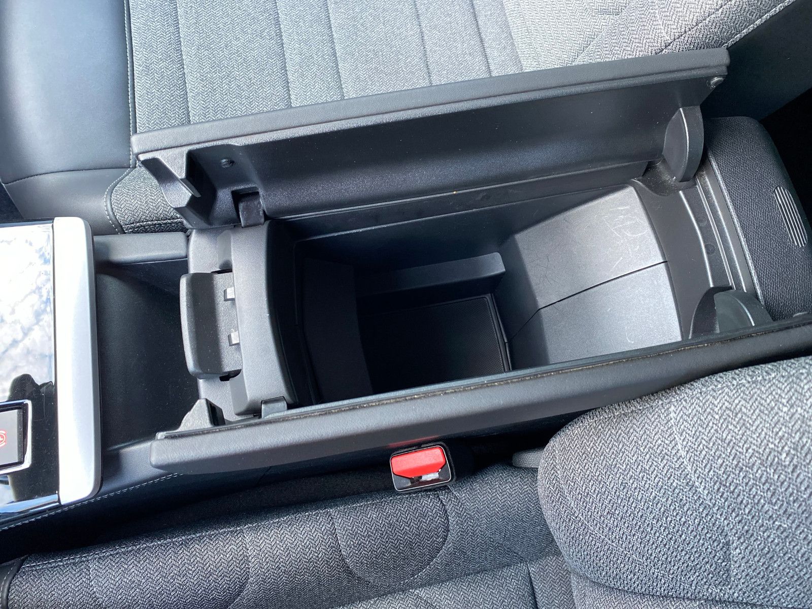 Fahrzeugabbildung Citroën C5 X 130 Automatik FEEL PACK *ACC*Navi*19Zoll*