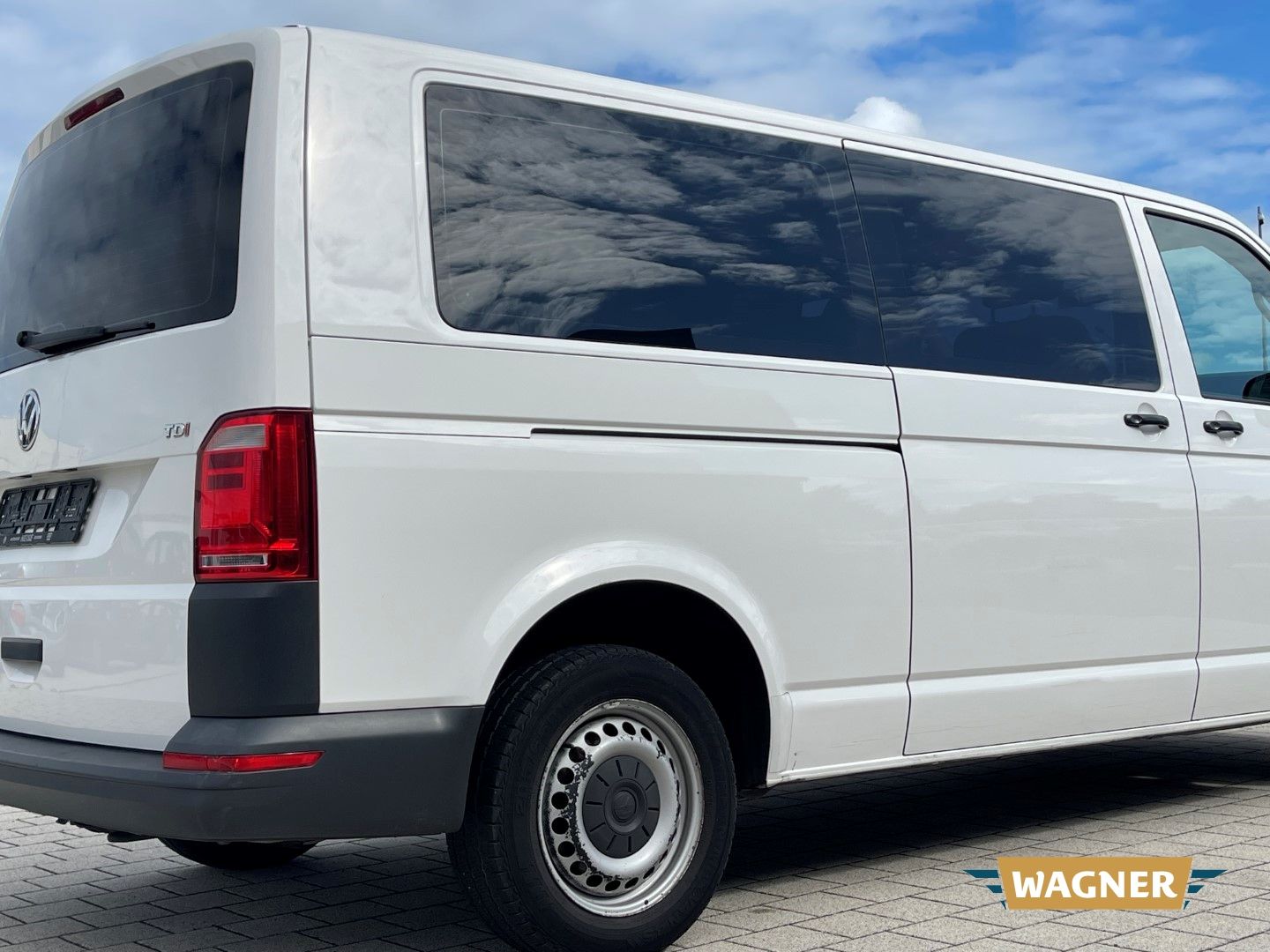 Fahrzeugabbildung Volkswagen T6 Kombi EcoProfi lang 2.0 TDI 8-Sitzer