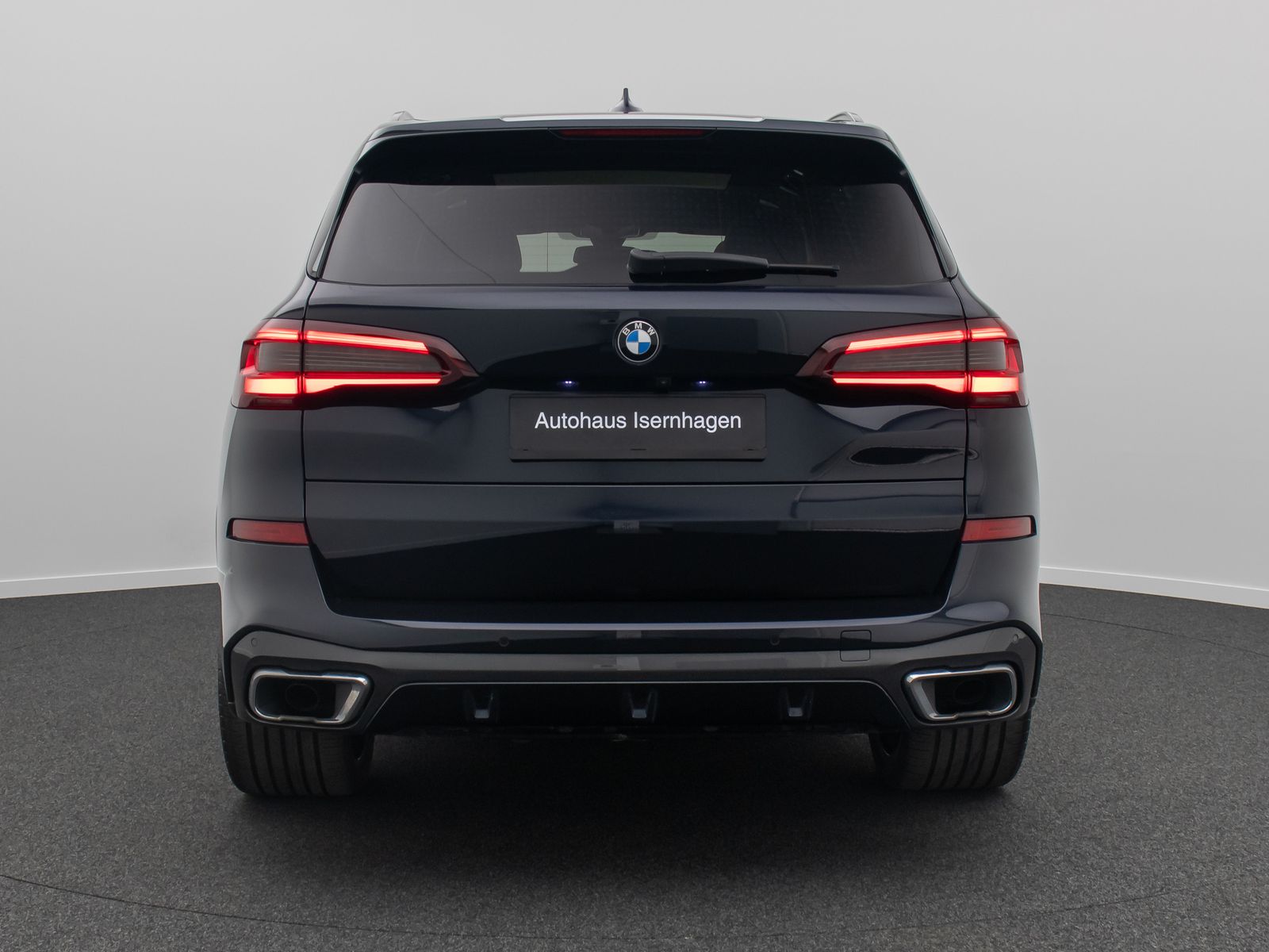 Fahrzeugabbildung BMW X5 xD40d M Sport Panorama Kamera HUD DAB B&W 22"