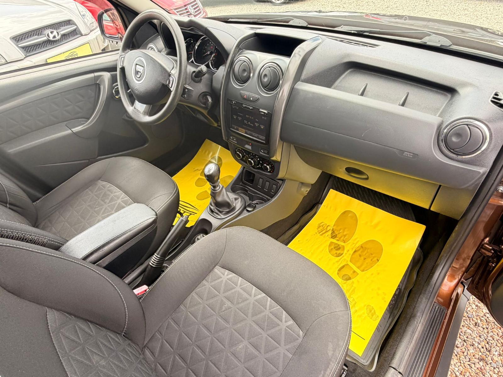 Dacia Duster I Laureate 4x2 *PDC*Klima*MFL* TÜV Neu