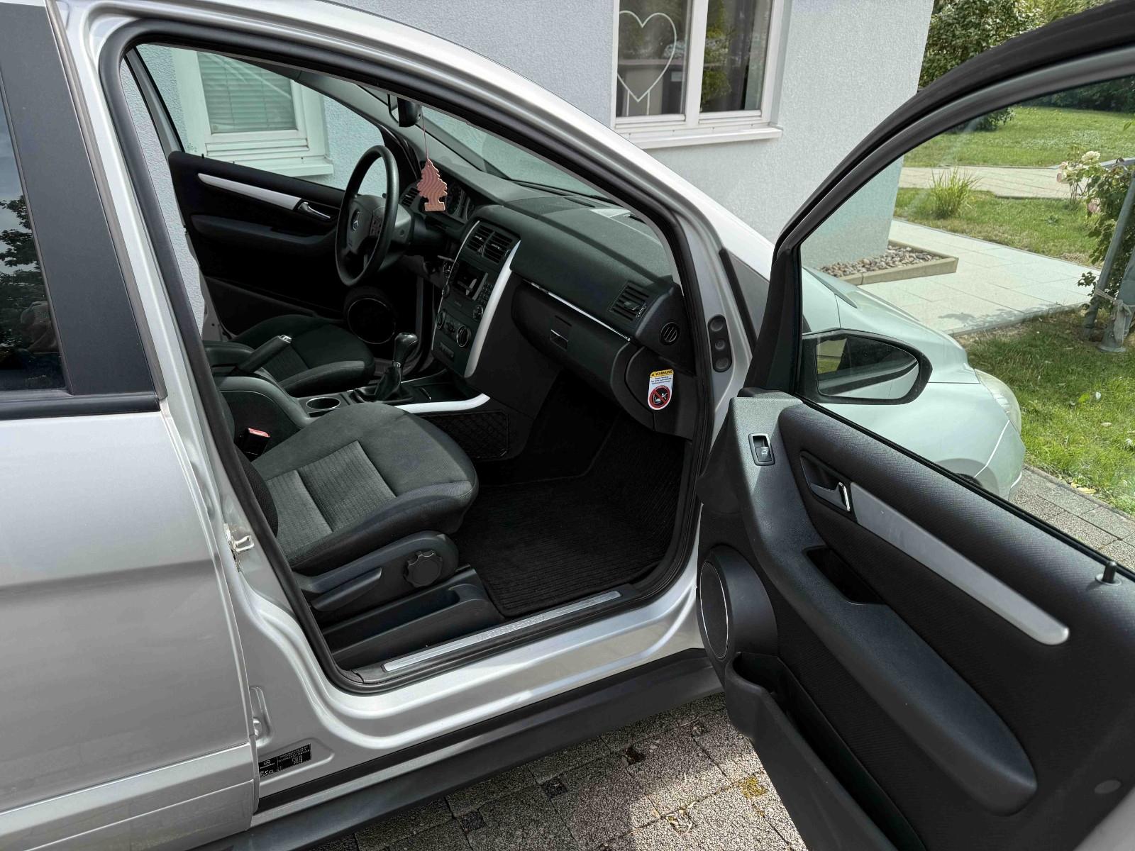 Mercedes-Benz B170 2007 — engine 1.699 cm³, 116 HP (85kW)