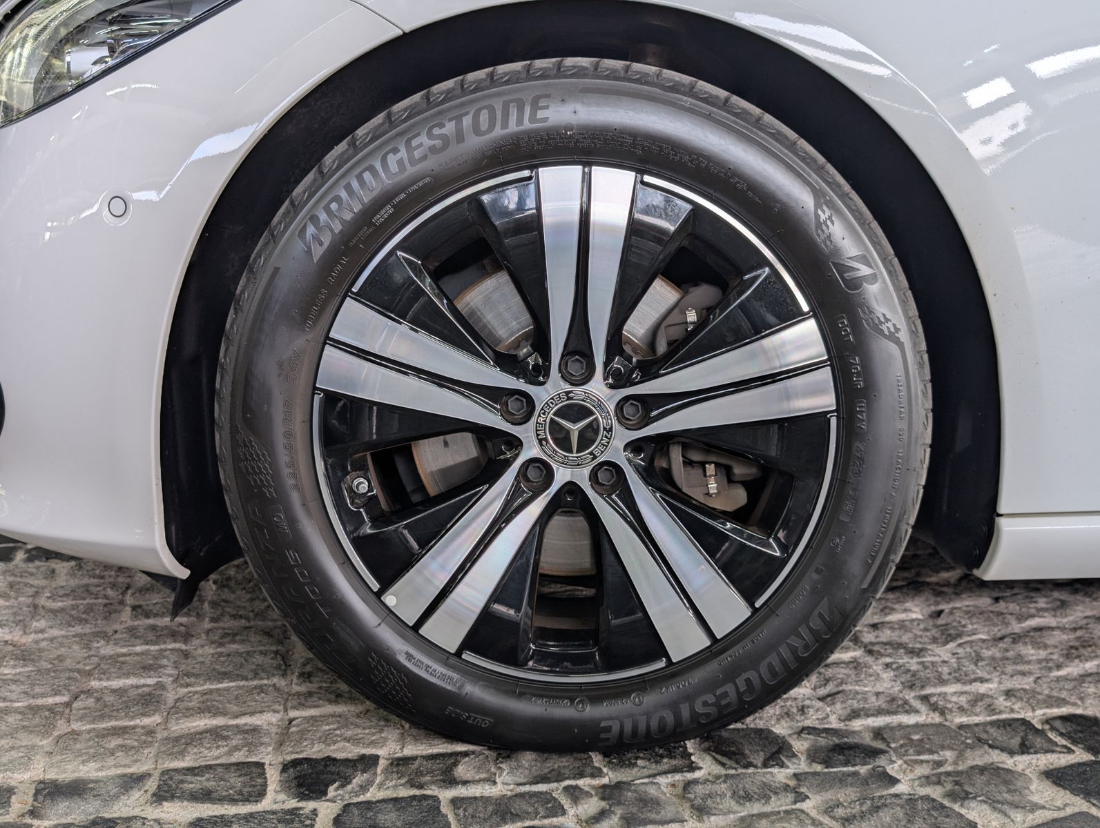 Fahrzeugabbildung Mercedes-Benz C 200 d T Avantgarde AHK PANO MBUX LEDER BURMEST