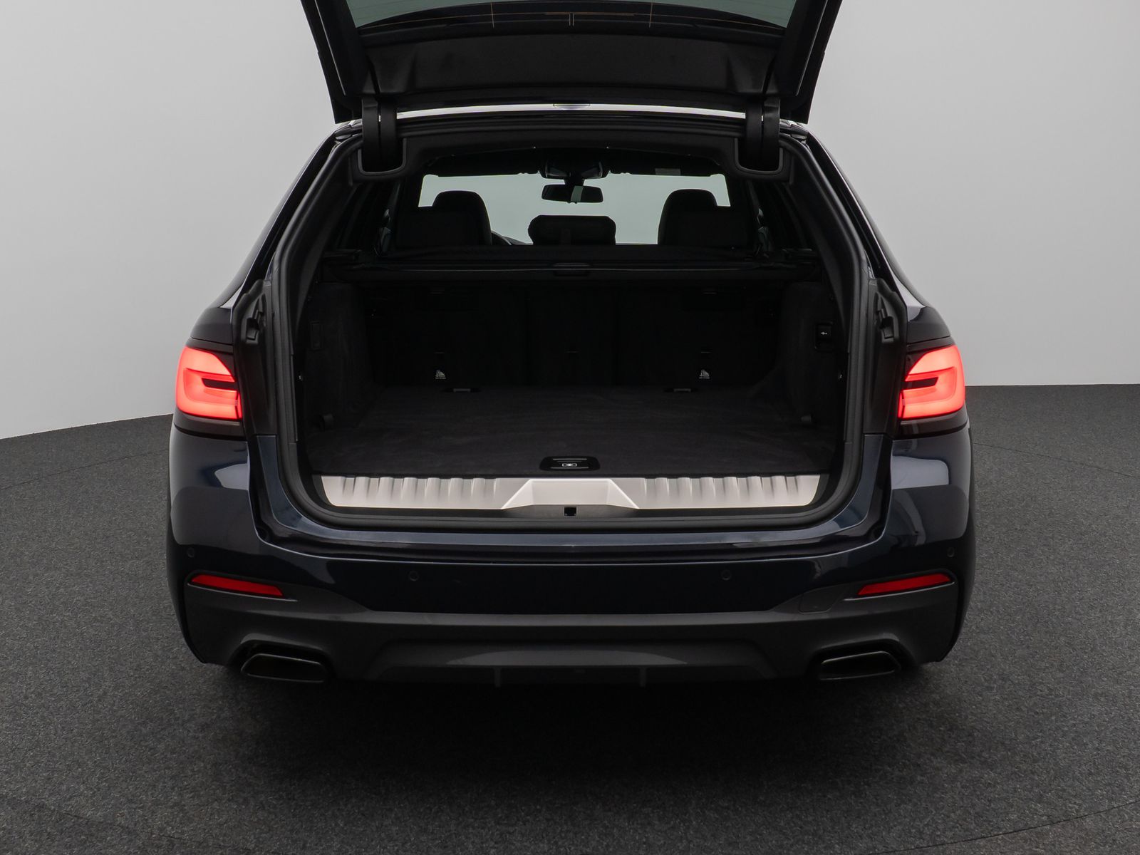 Fahrzeugabbildung BMW 530e xD M Sport Kamera HUD DAB HiFi ACC Komfort