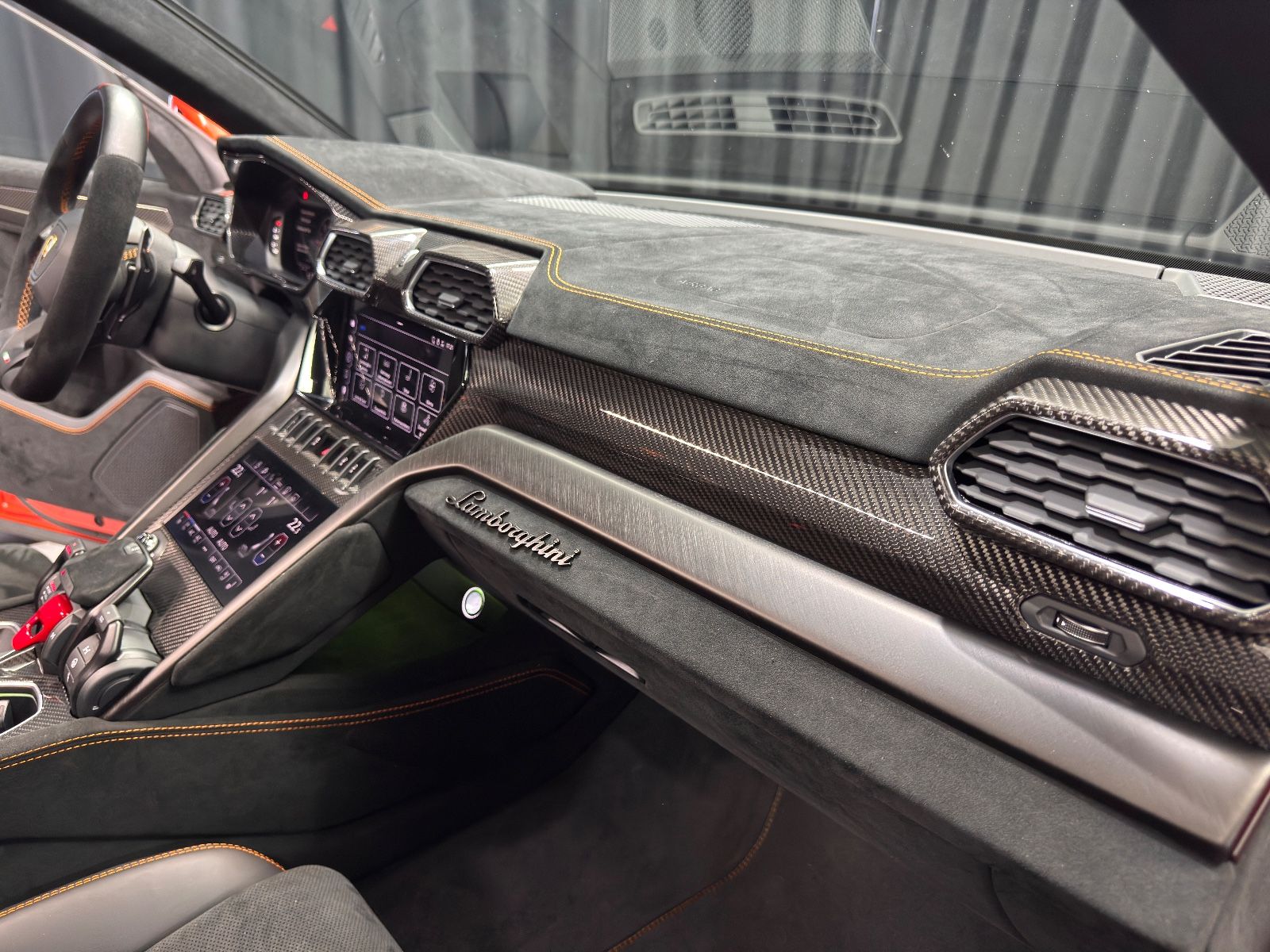 Fahrzeugabbildung Lamborghini Urus Performante|FULL-CARBON|AKRAPOVIC|MASSAGE|