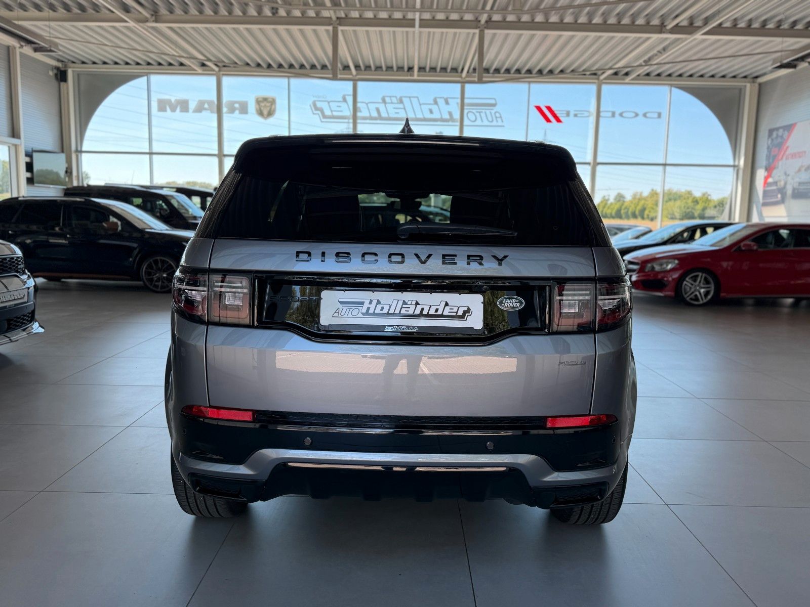 Fahrzeugabbildung Land Rover Discovery Sport 2.0 D 165 R-Dynamic SE AWD