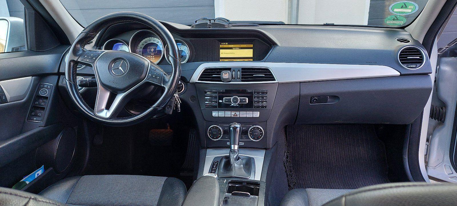 Mercedes-Benz C180 2011 — photo 13