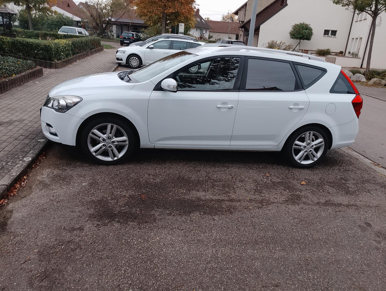Kia cee'd 2011 — photo 5