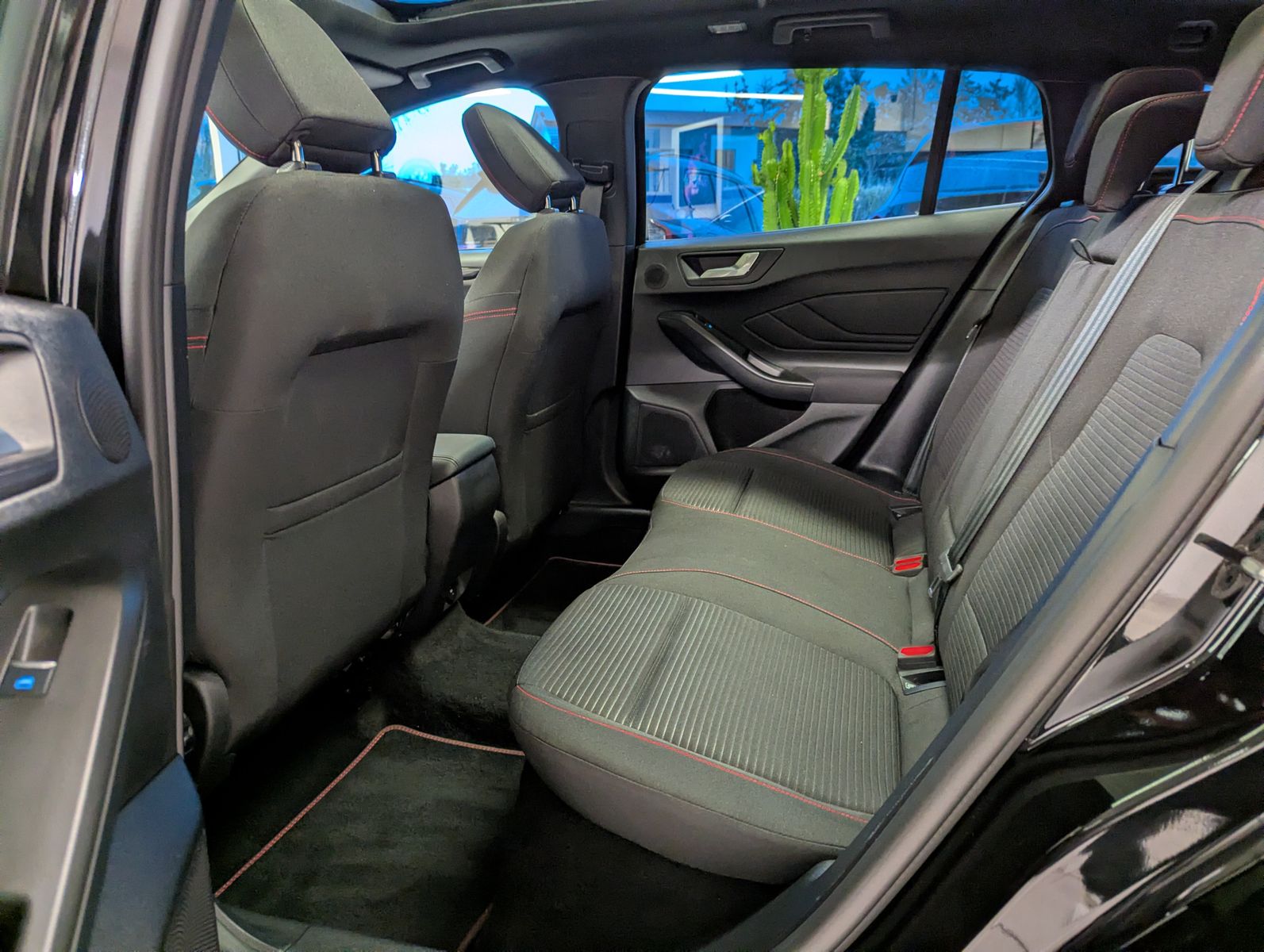 FORD Focus 1.0 ST-Line X EB Matrix Cam B&O Pano ACC - Image 13