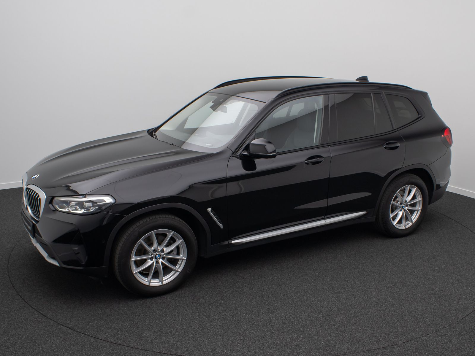 Fahrzeugabbildung BMW X3 xD20d Komfort Kamera HUD DAB Sport HiFi AHK
