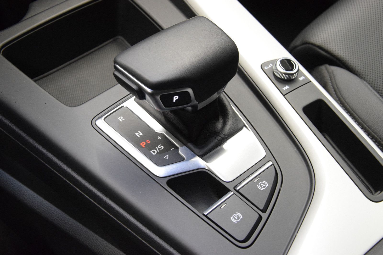 Fahrzeugabbildung Audi A4 Avant 40 TDI quattro B&O HuD Sitzbelü. ACC