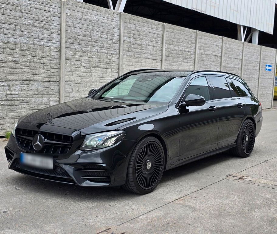 Image of Mercedes-Benz E 220