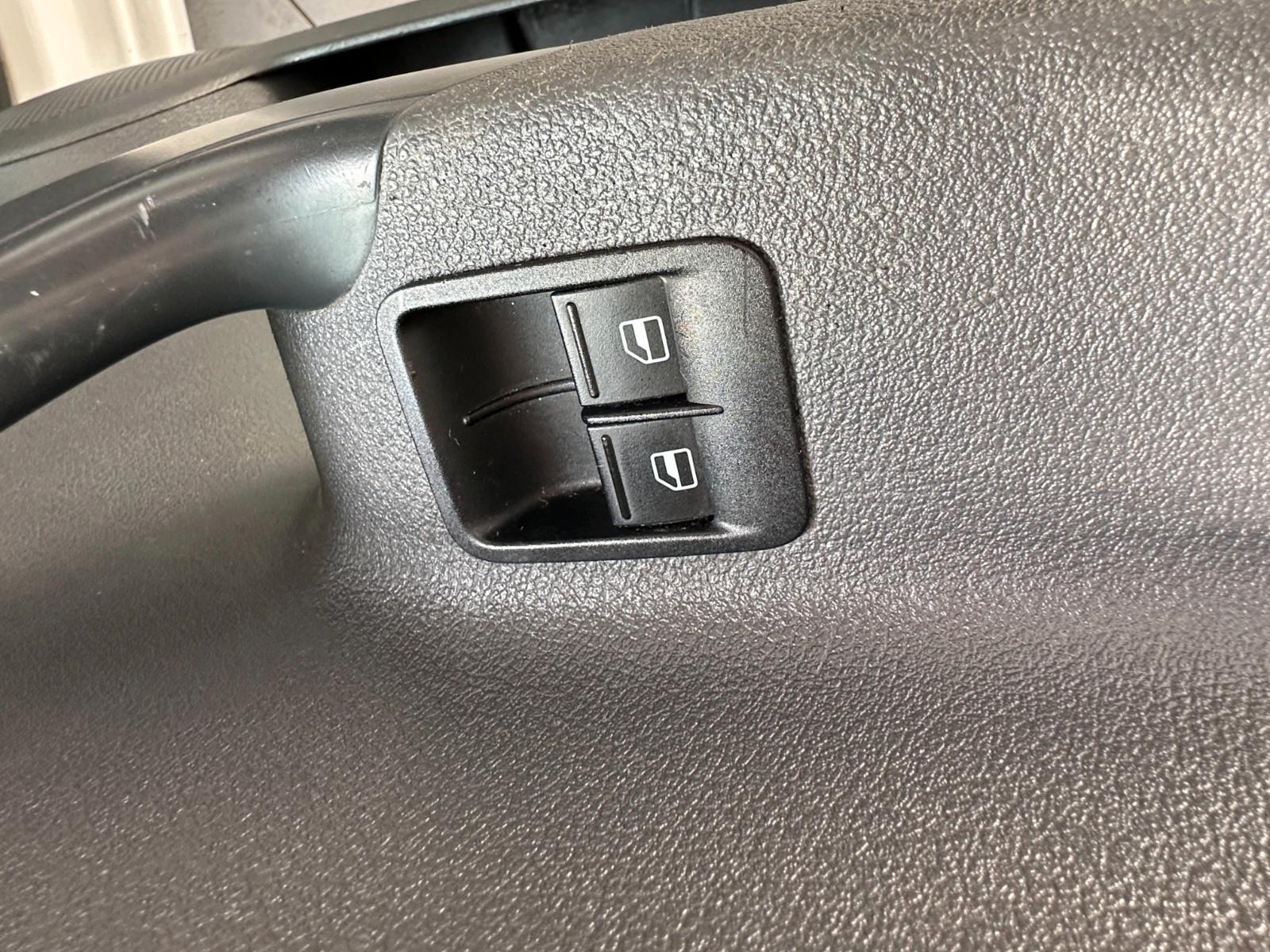 Volkswagen Caddy 2012 — photo 8