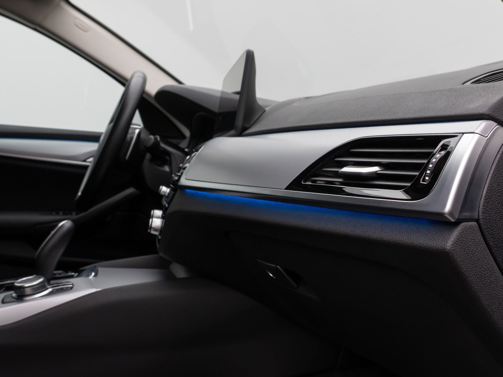 Fahrzeugabbildung BMW 530e HUD DAB HiFi CockPitPro PDC Komfort Alarm