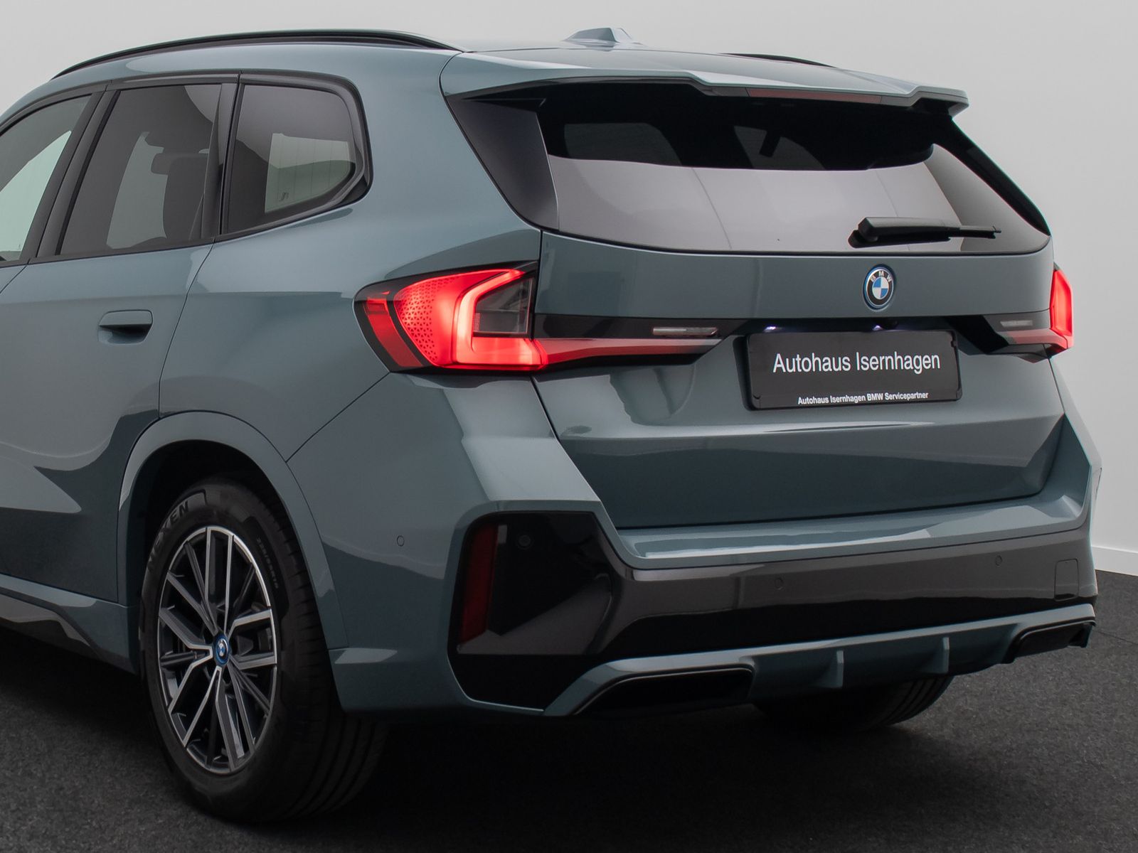 Fahrzeugabbildung BMW iX1 xD30 M Sport Alarm 360&deg; HUD DAB H/K Panorama