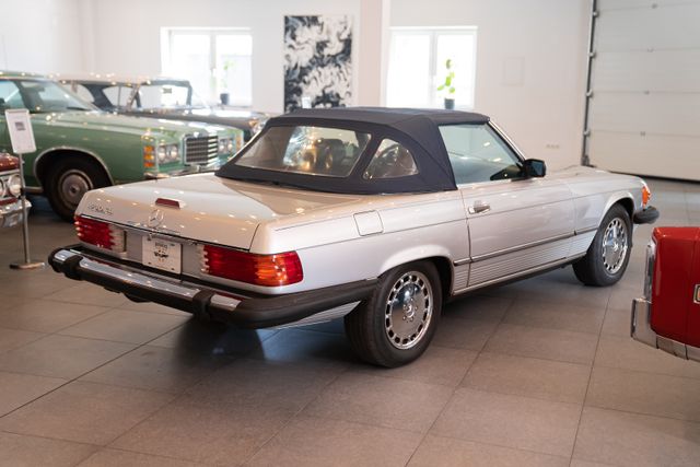 Fahrzeugabbildung Mercedes-Benz SL 560 W107 Cabrio, matching numbers