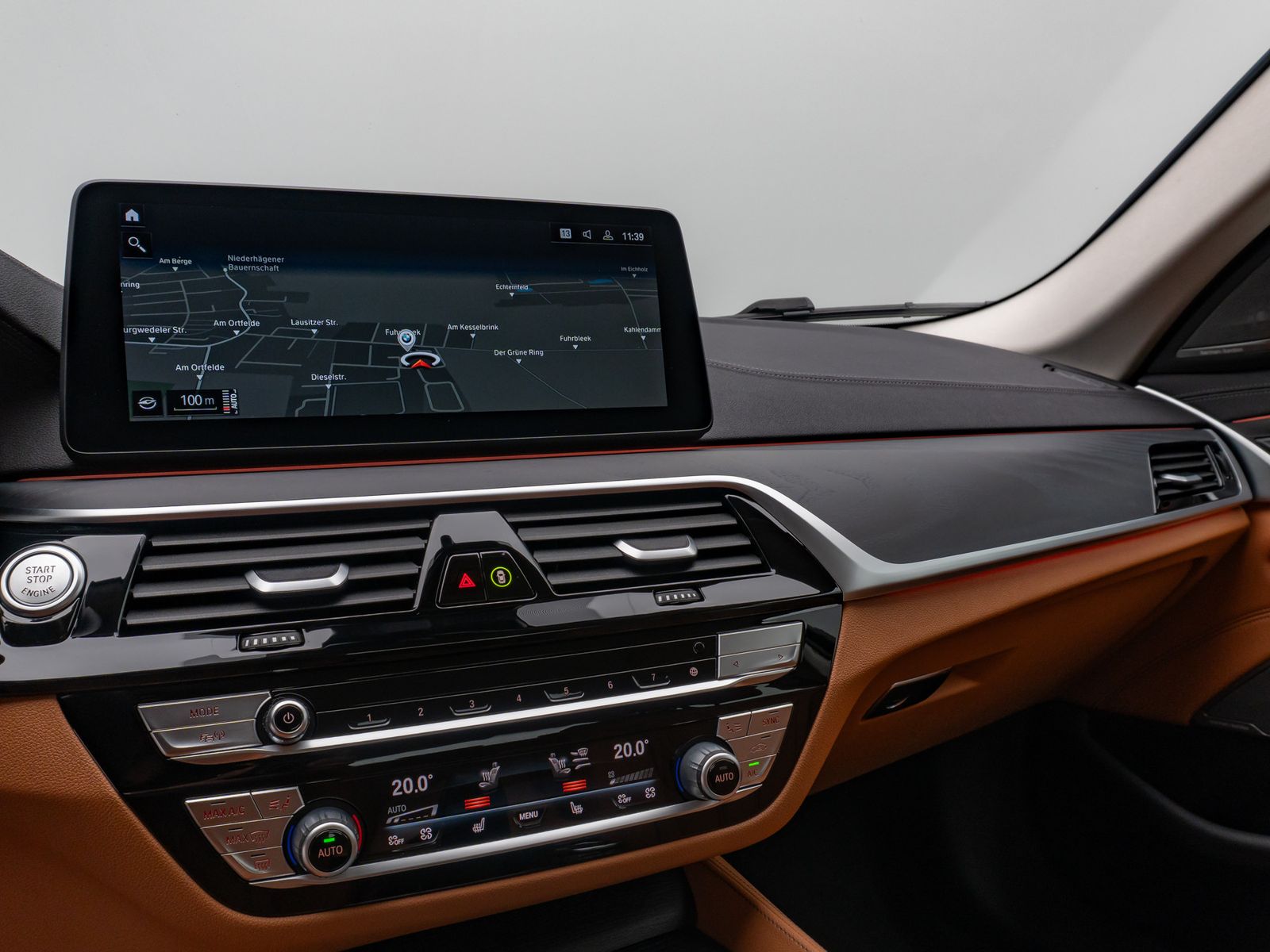 Fahrzeugabbildung BMW 530d xD LuxuryLine H/K DAB Komfort Alarm AHK ACC