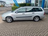 Ford Focus Kombi Ghia Automatik - Ford Focus aus 2001: Kombi