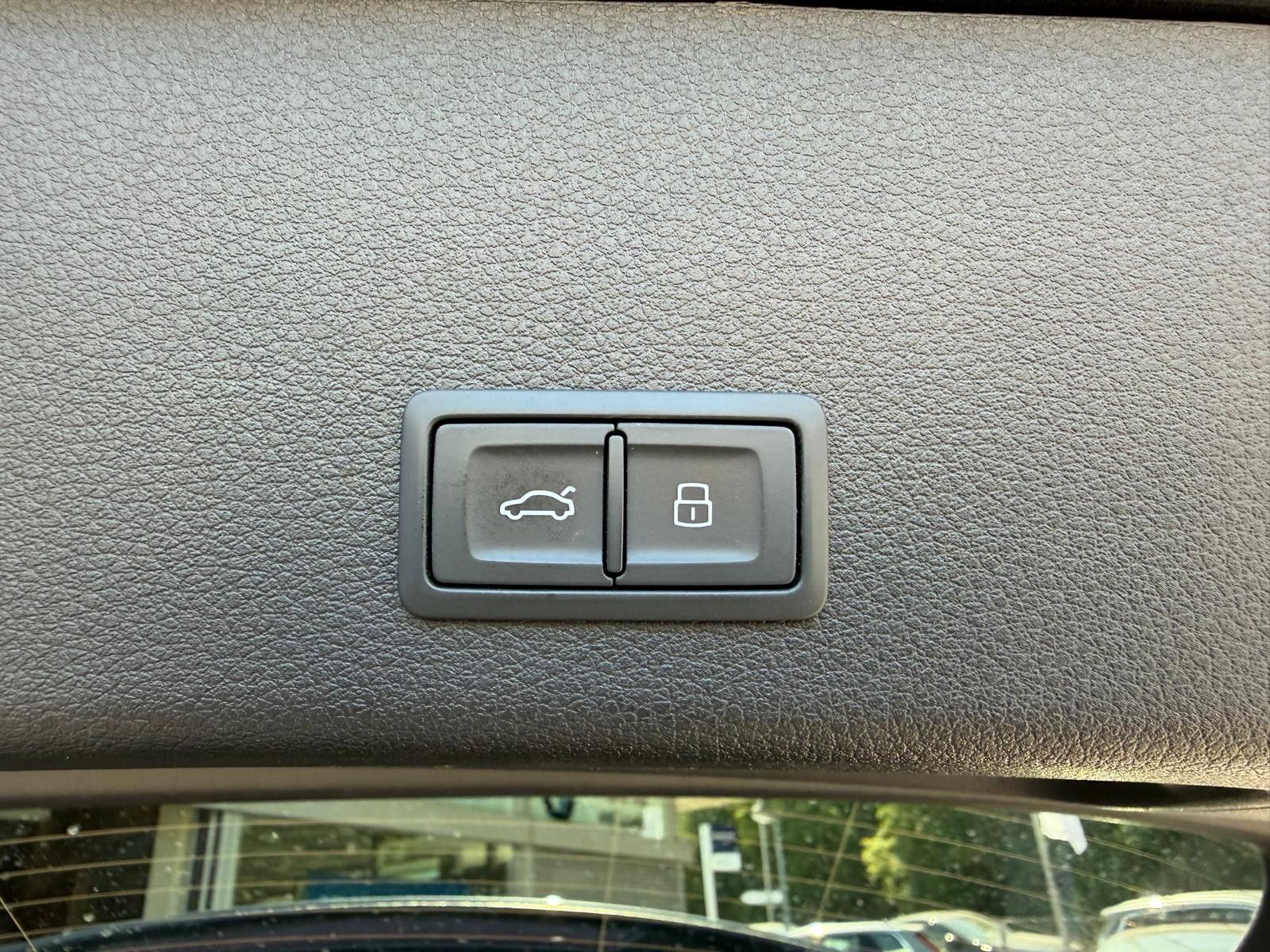 Fahrzeugabbildung Audi e-tron 55 QUATT 2X S LINE LUFT+LED+SHZ+NAVI+AHK+